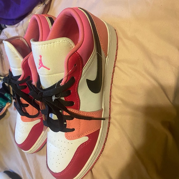 Worn, some dirt marks on white part but still in good condition - Picture 3 of 5